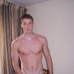 Dillen is 32 jaar oud.