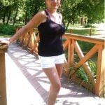 DiniBomma is 64 jaar oud.