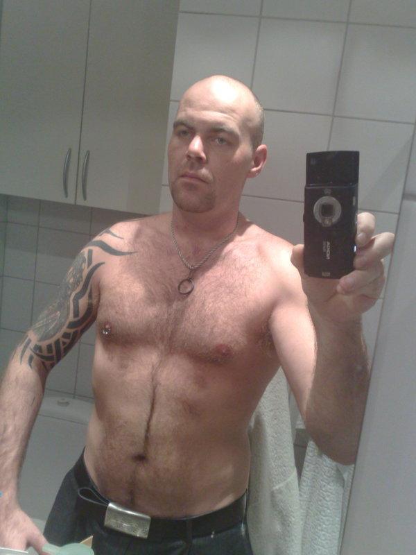 Dolf76 is 48 jaar oud.