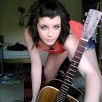 Elle56 is 21 jaar oud.