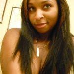 Yasmine98 is 23 jaar oud.