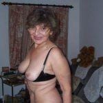 Lourina is 62 jaar oud.