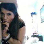 travesti-muy-cachonda-recibe-al-chico-del-delivery-que-llega-muy-caliente-a-darle-toda-su-verga